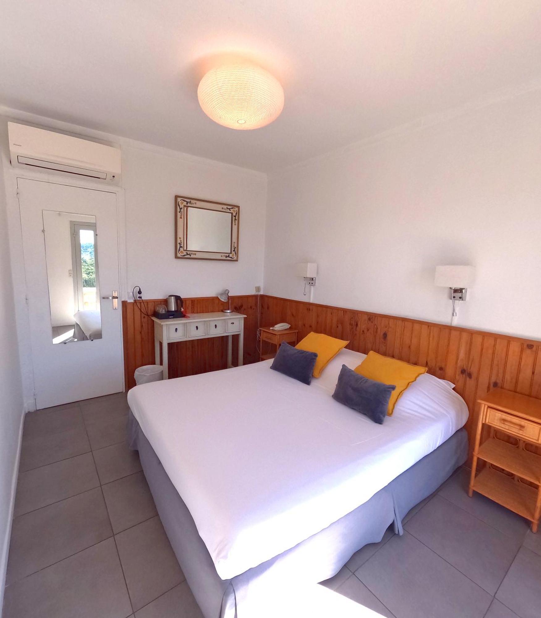 Azur Hotel Le Lavandou Eksteriør billede