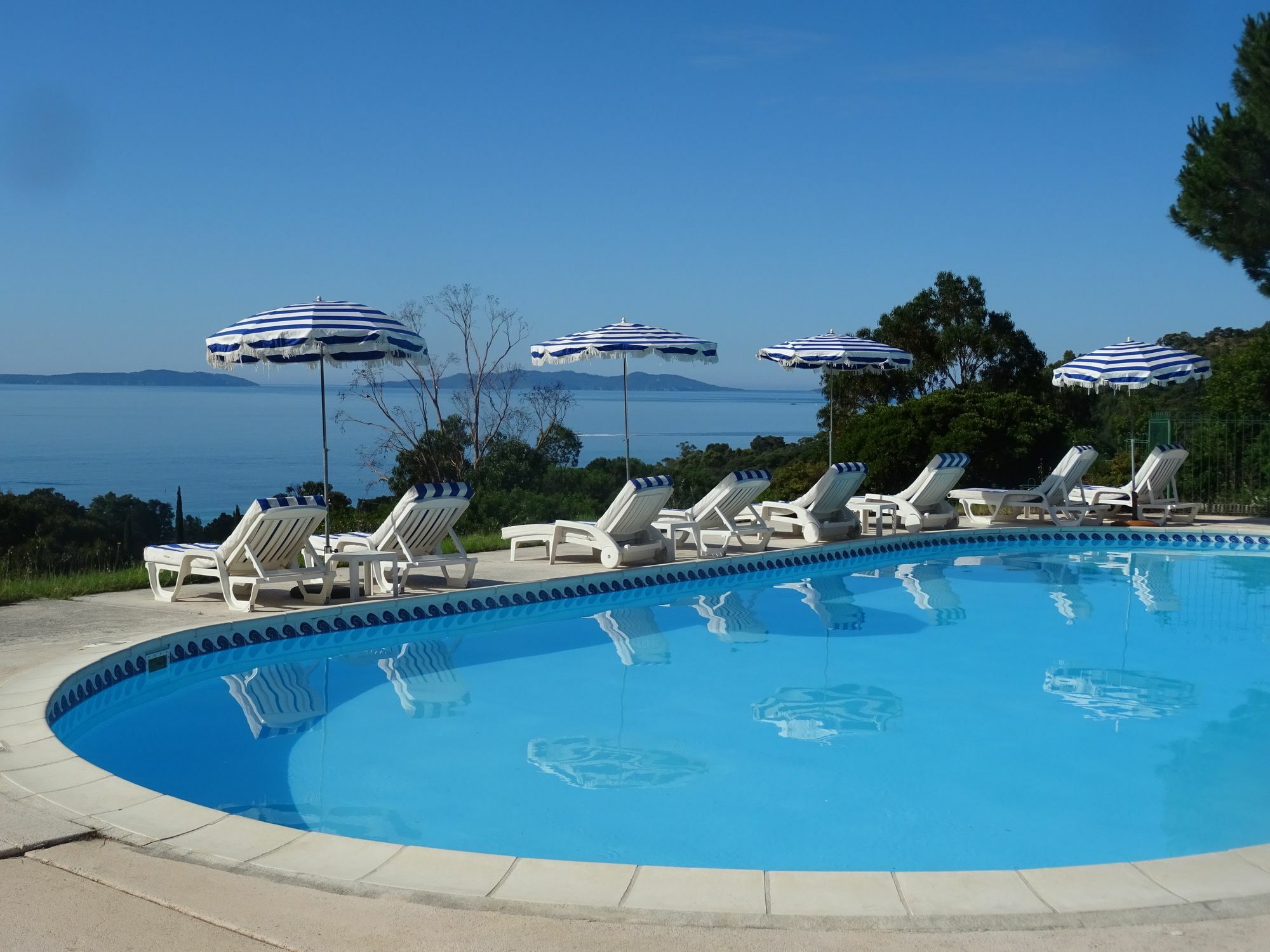 Azur Hotel Le Lavandou Eksteriør billede